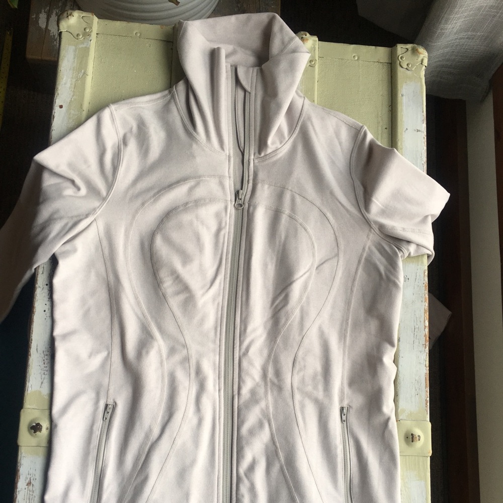 EUC size 8 Lululemon ‘In Stride’ full zip jacket ~ Blush Colour
